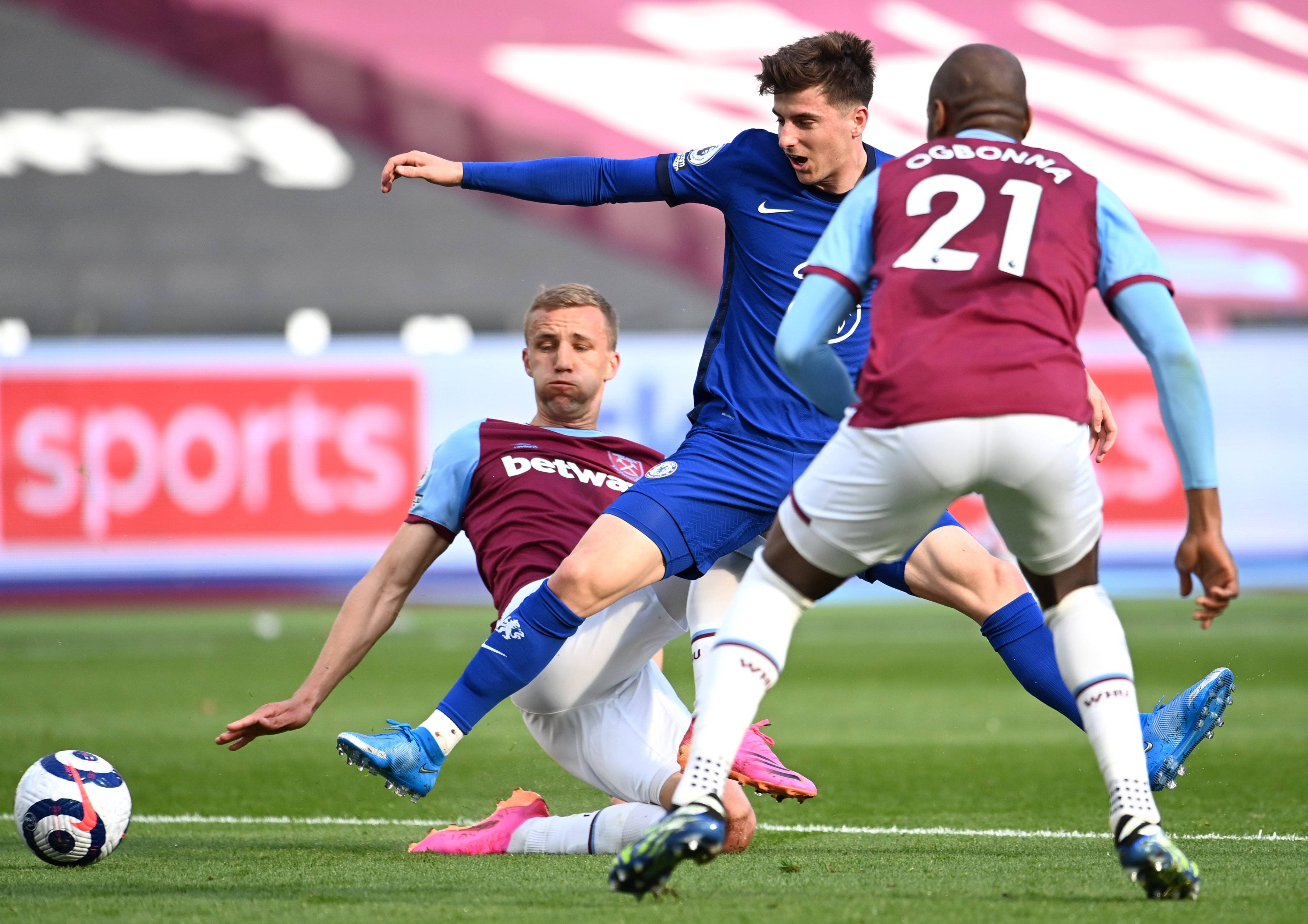 阿扎伦卡遭遇十二持续失利，切尔西教练压力巨大！比赛高潮迭起(阿扎伦卡萨巴伦卡关系)